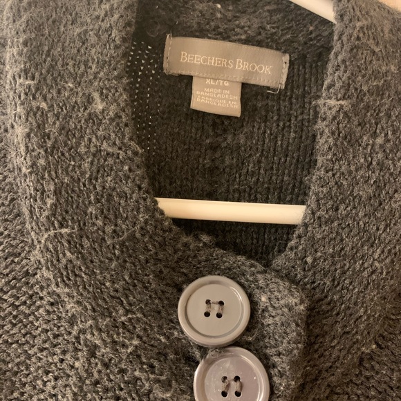 Long sweater with 2 buttons at collar. - Picture 3 of 3
